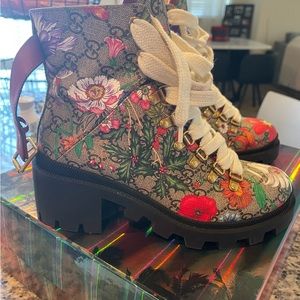 Gucci combat boot. Worn only a few times and I’m great condition